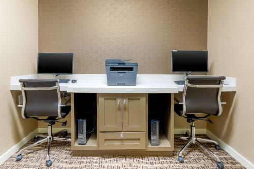 Hotel Ontario Grand Inn & Suites