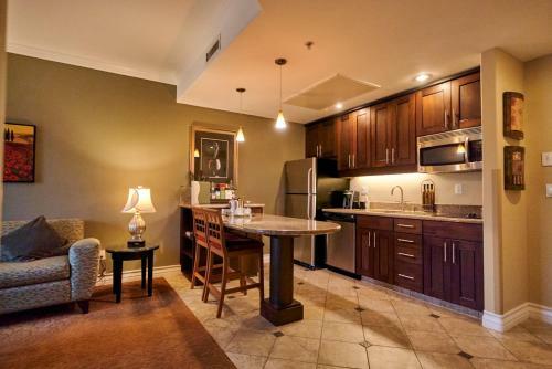 La Bellasera Hotel & Suites