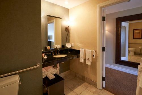 La Bellasera Hotel & Suites
