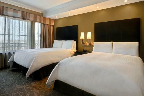 La Bellasera Hotel & Suites