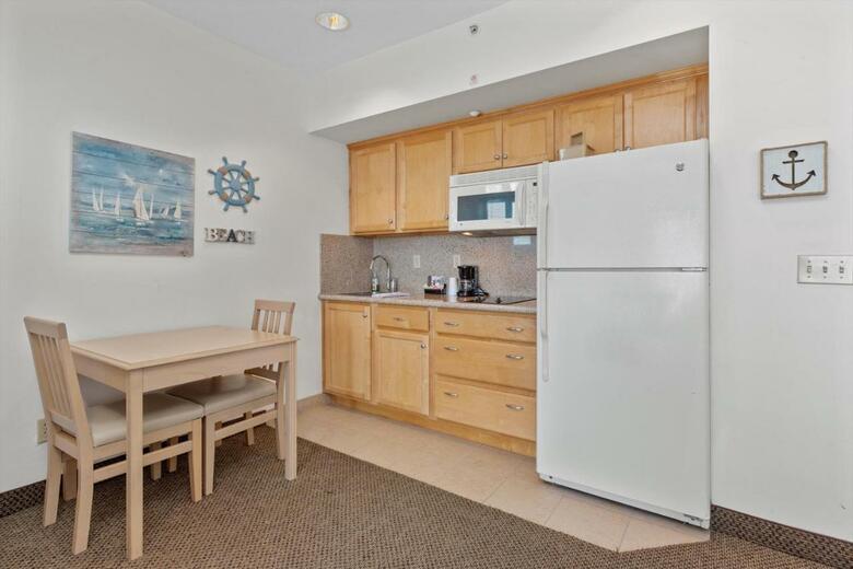 Hotel Beach House Inn & Suites
