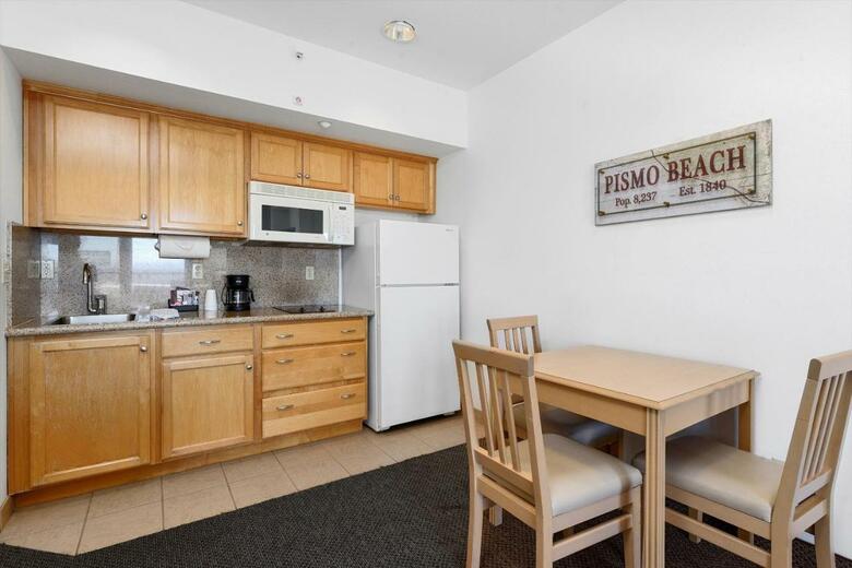 Hotel Beach House Inn & Suites