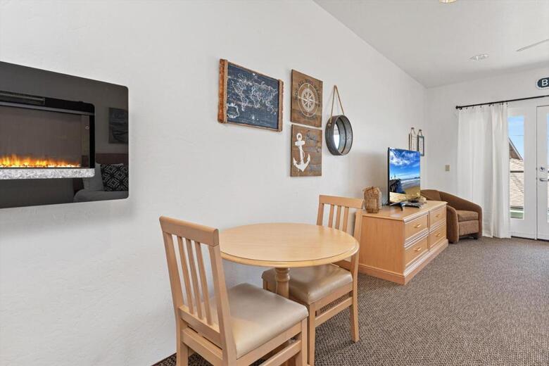 Hotel Beach House Inn & Suites