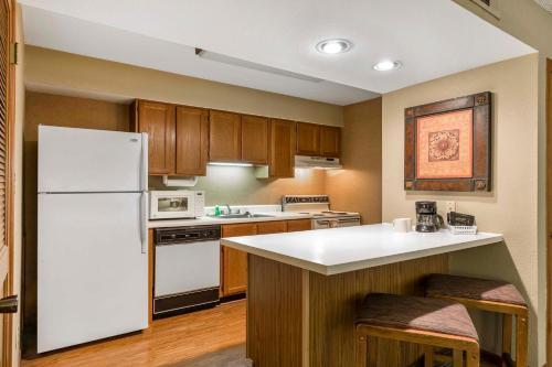 Hotel Arbor Suites At The Mall