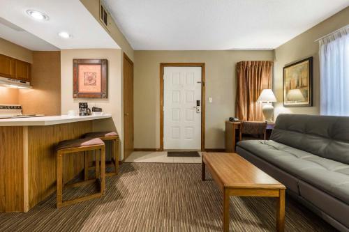 Hotel Arbor Suites At The Mall