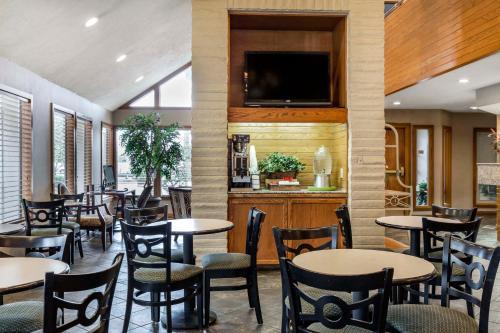 Hotel Arbor Suites At The Mall