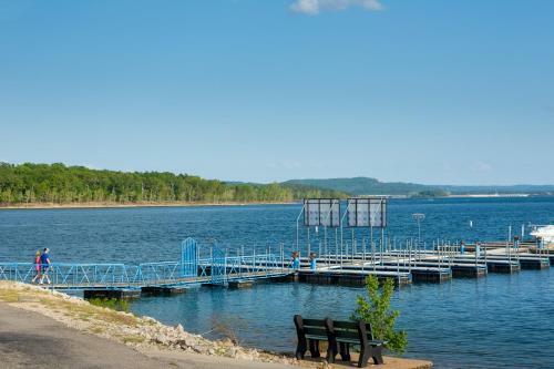 Hotel Branson Yacht Club