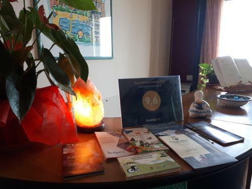 Hostal L'infinito Guest House