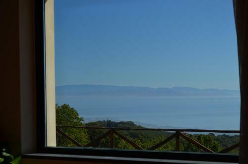 Hostal L'infinito Guest House