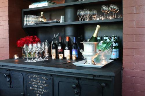 Hotel Kemble Inn And Table Six Restaurant