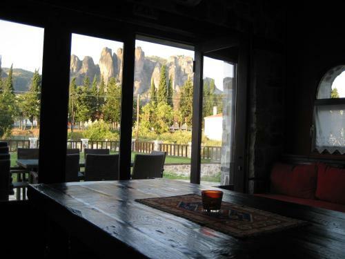 Hostal Monastiri Guesthouse