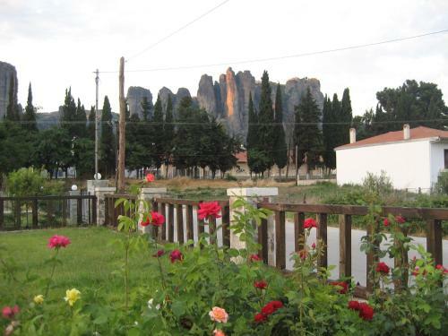 Hostal Monastiri Guesthouse