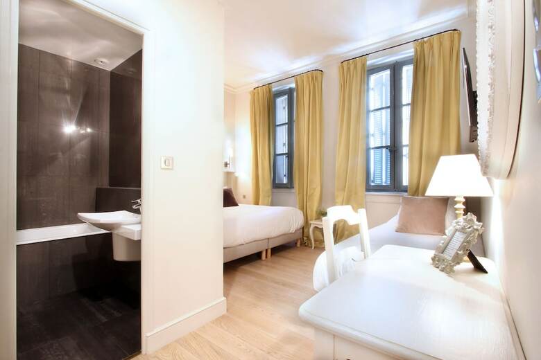 Hotel Les Quatre Dauphins