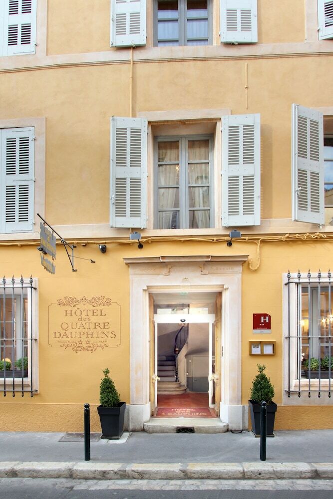Hotel Les Quatre Dauphins