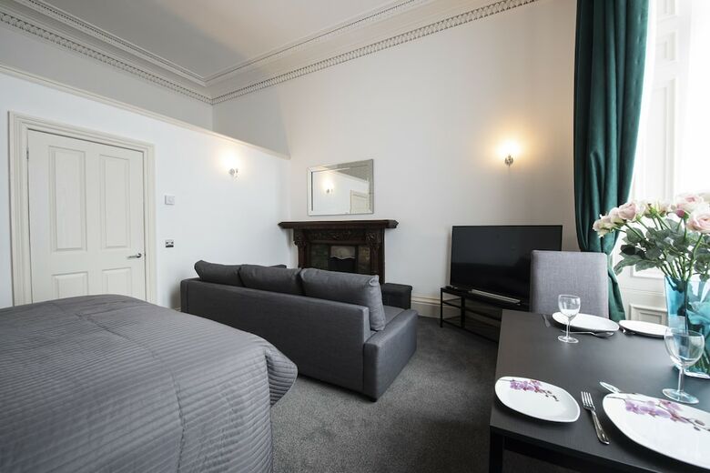 Hotel Grosvenor Suites