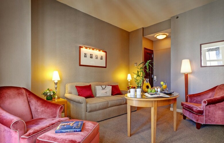 Hotel Giraffe