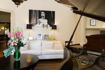 Stonehurst Place Bed & Breakfast