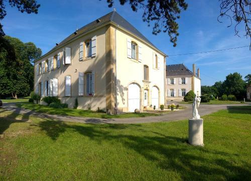 Hostal Maison D'h�tes Le Ch�teau De Puxe