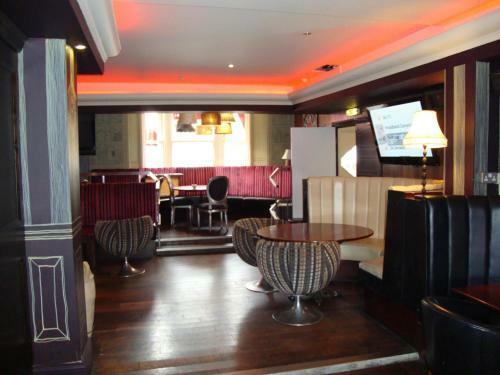 Whites Hotel