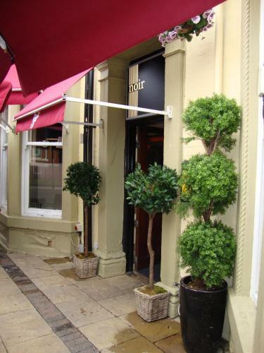 Whites Hotel