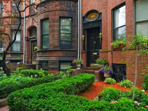 Hostal 463 Beacon Street Guest House
