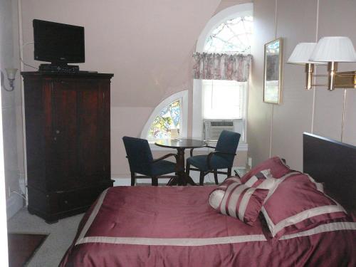 Hostal 463 Beacon Street Guest House