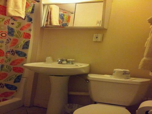 Hostal 463 Beacon Street Guest House