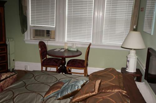 Hostal 463 Beacon Street Guest House