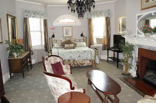 Hostal 463 Beacon Street Guest House