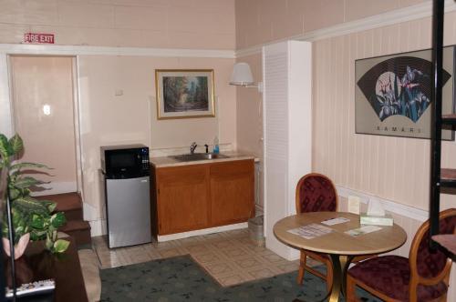 Hostal 463 Beacon Street Guest House