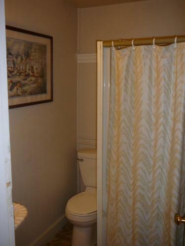 Hostal 463 Beacon Street Guest House