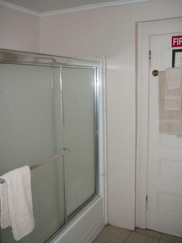 Hostal 463 Beacon Street Guest House