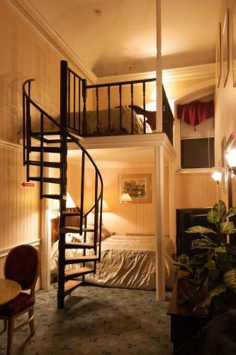 Hostal 463 Beacon Street Guest House