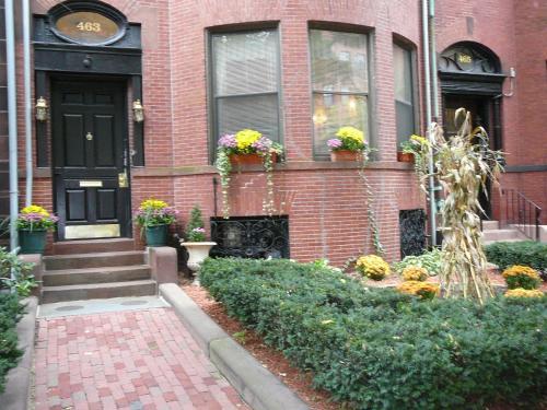Hostal 463 Beacon Street Guest House