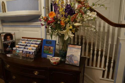 Hostal 463 Beacon Street Guest House