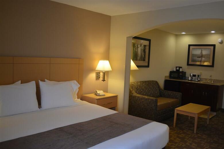 Best Western Roanoke Rapids Hotel & Suites