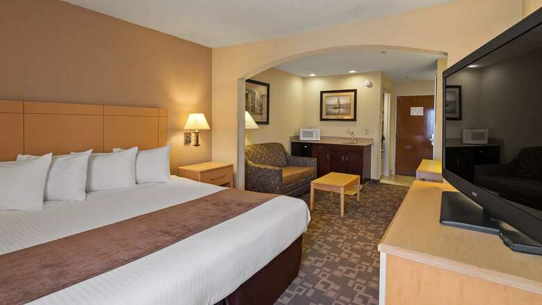 Best Western Roanoke Rapids Hotel & Suites