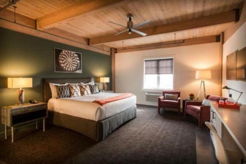 Motel Harbor House Hotel And Marina