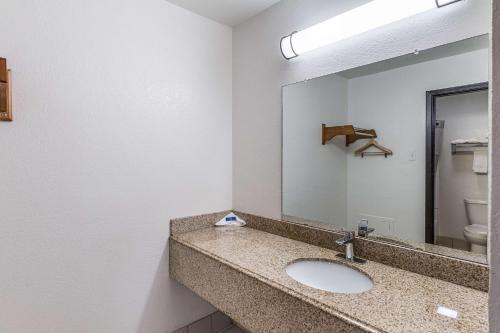 Motel 6 Dallas Desoto Lancaster