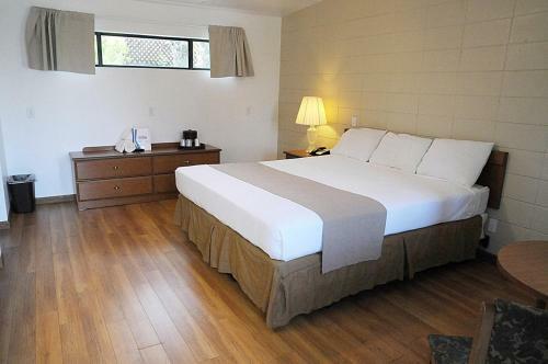 Ccbc Resort Hotel - A Gay Men's Resort