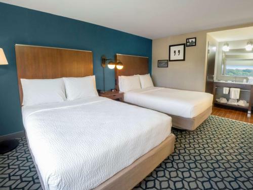 Hotel Niagara Riverside Resort; Bw Premier Collection
