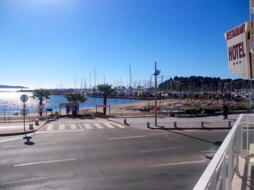 Hotel H�tel Les Aliz�s