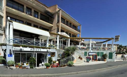 Hotel H�tel Les Aliz�s