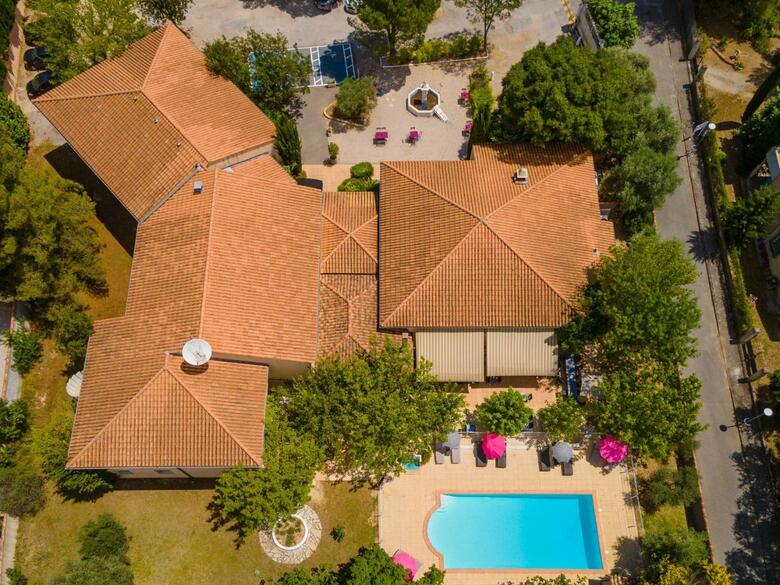 Hotel Logis Le Mas De L'�toile Aubagne