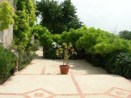 Hostal Chambres D'h�tes La Bastide Des Tr�mi�res