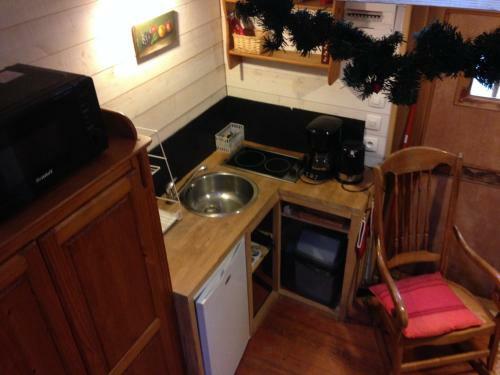 Hostal Les Roulottes De La Baronnie