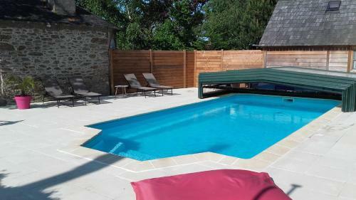 Hostal Les Roulottes De La Baronnie
