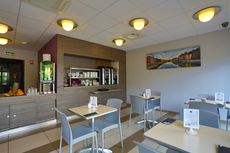 Hotel Comfort Suites Lyon Est Eurexpo