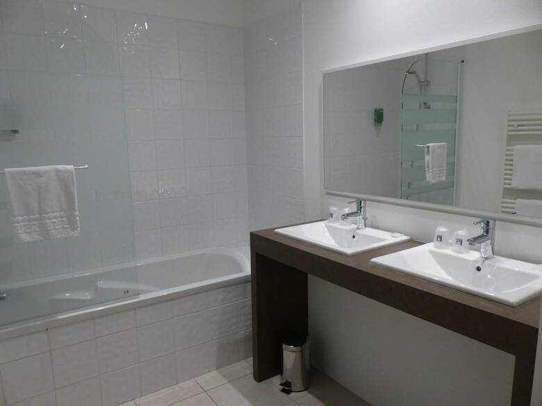 Hotel Comfort Suites Lyon Est Eurexpo