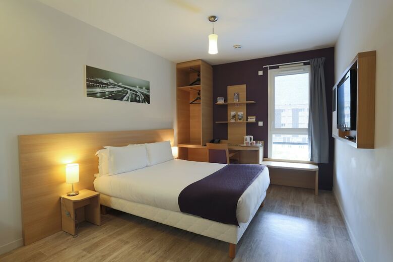 Hotel Comfort Suites Lyon Est Eurexpo